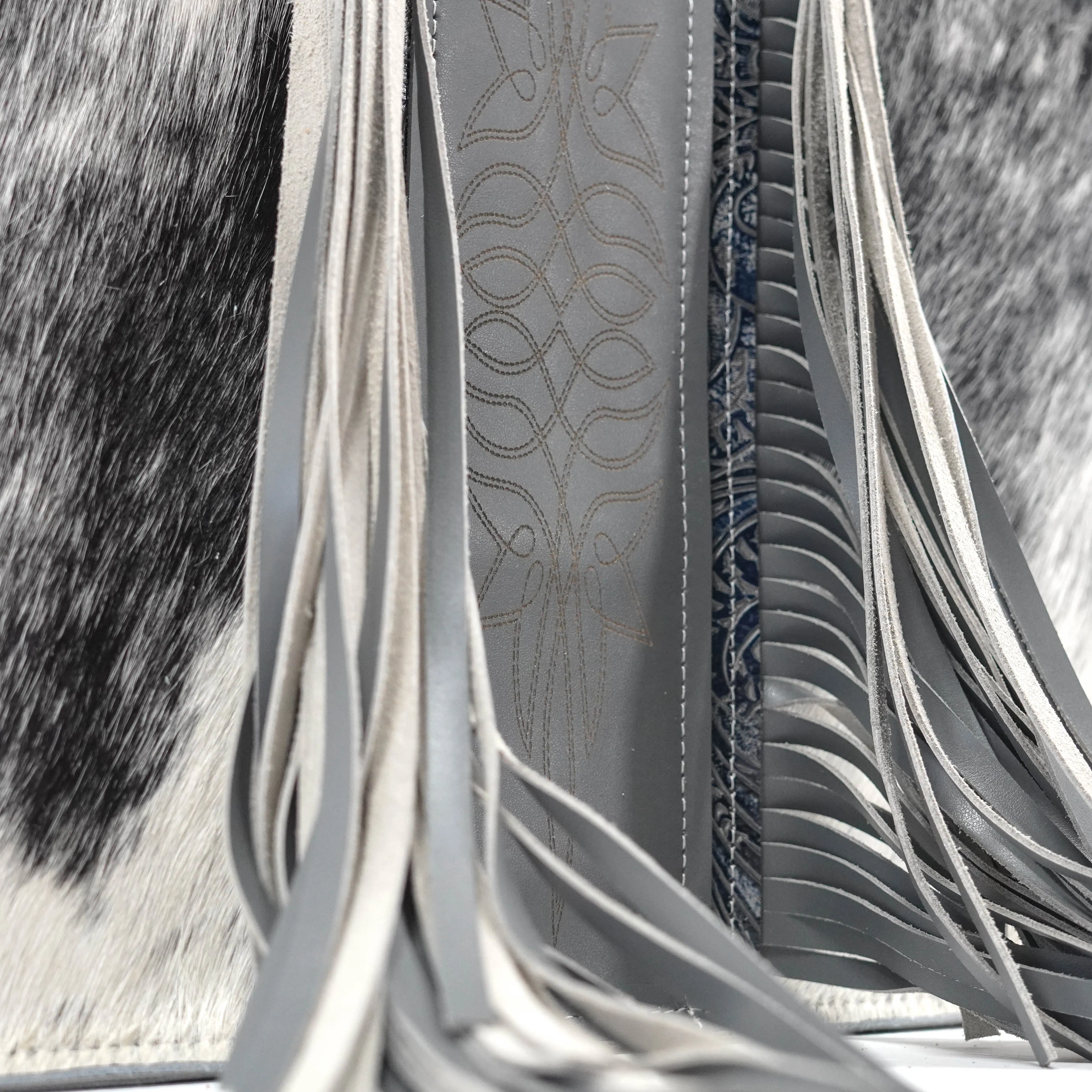 011 Clerk - Black & White w/ Sapphire Tool