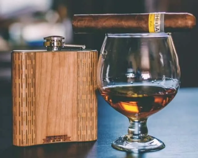 6 oz. Wooden Hip Flask (Wasatch Front in Black Walnut & Bamboo)