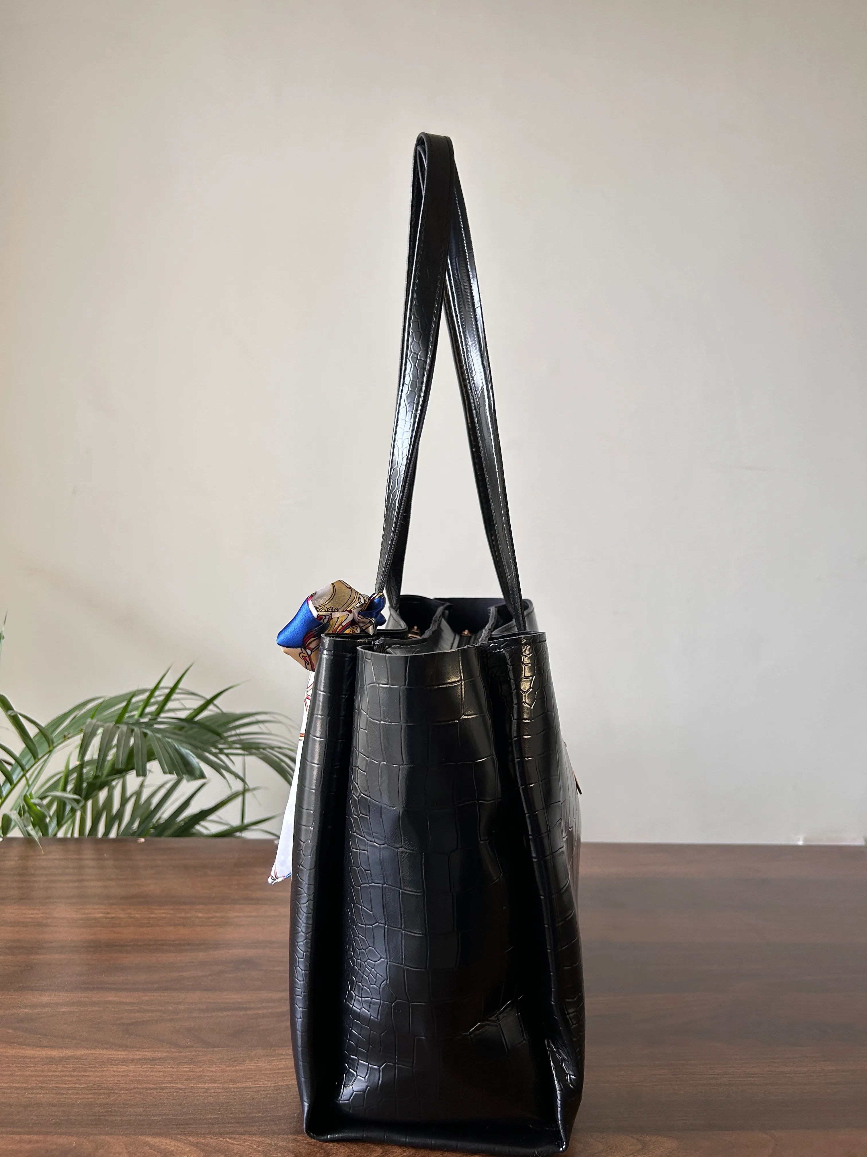 Multi Color Spacious Tote Bag