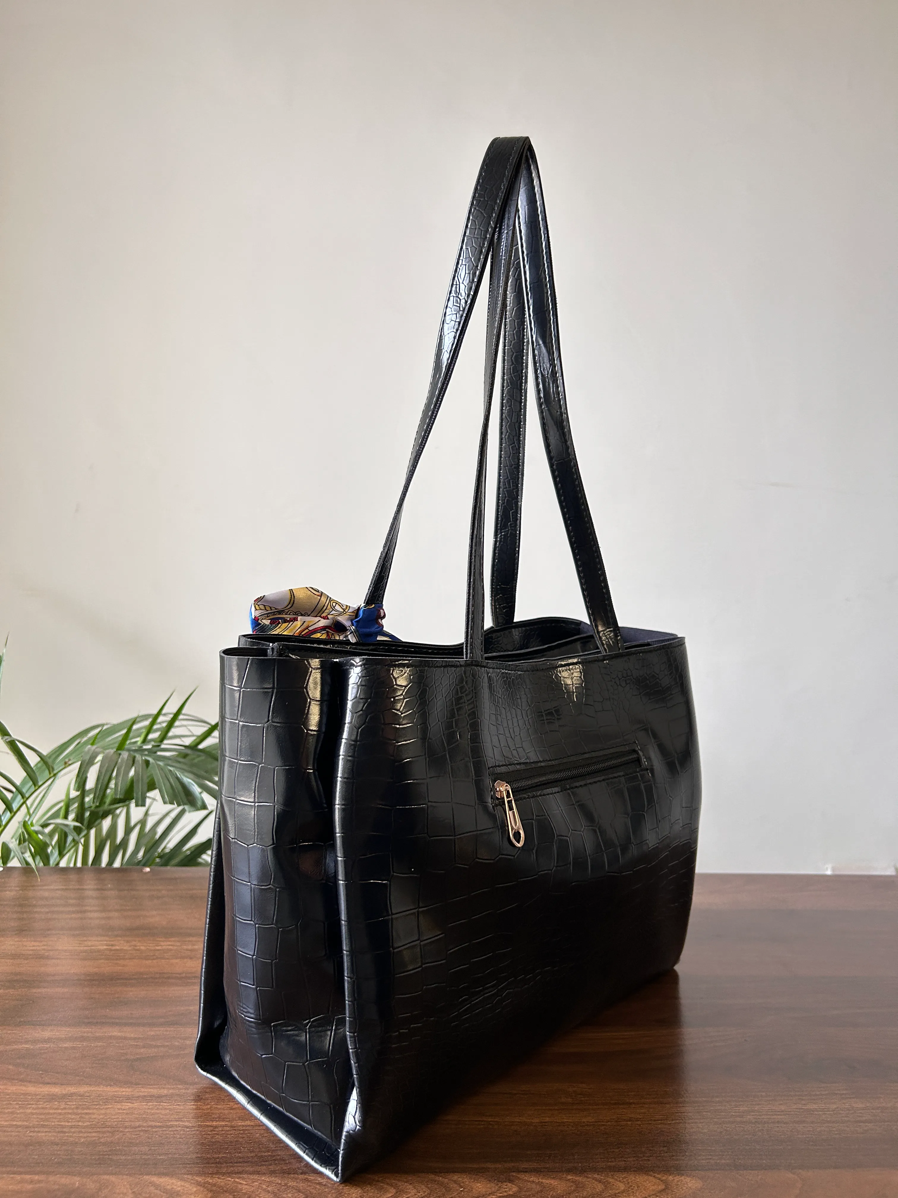 Multi Color Spacious Tote Bag