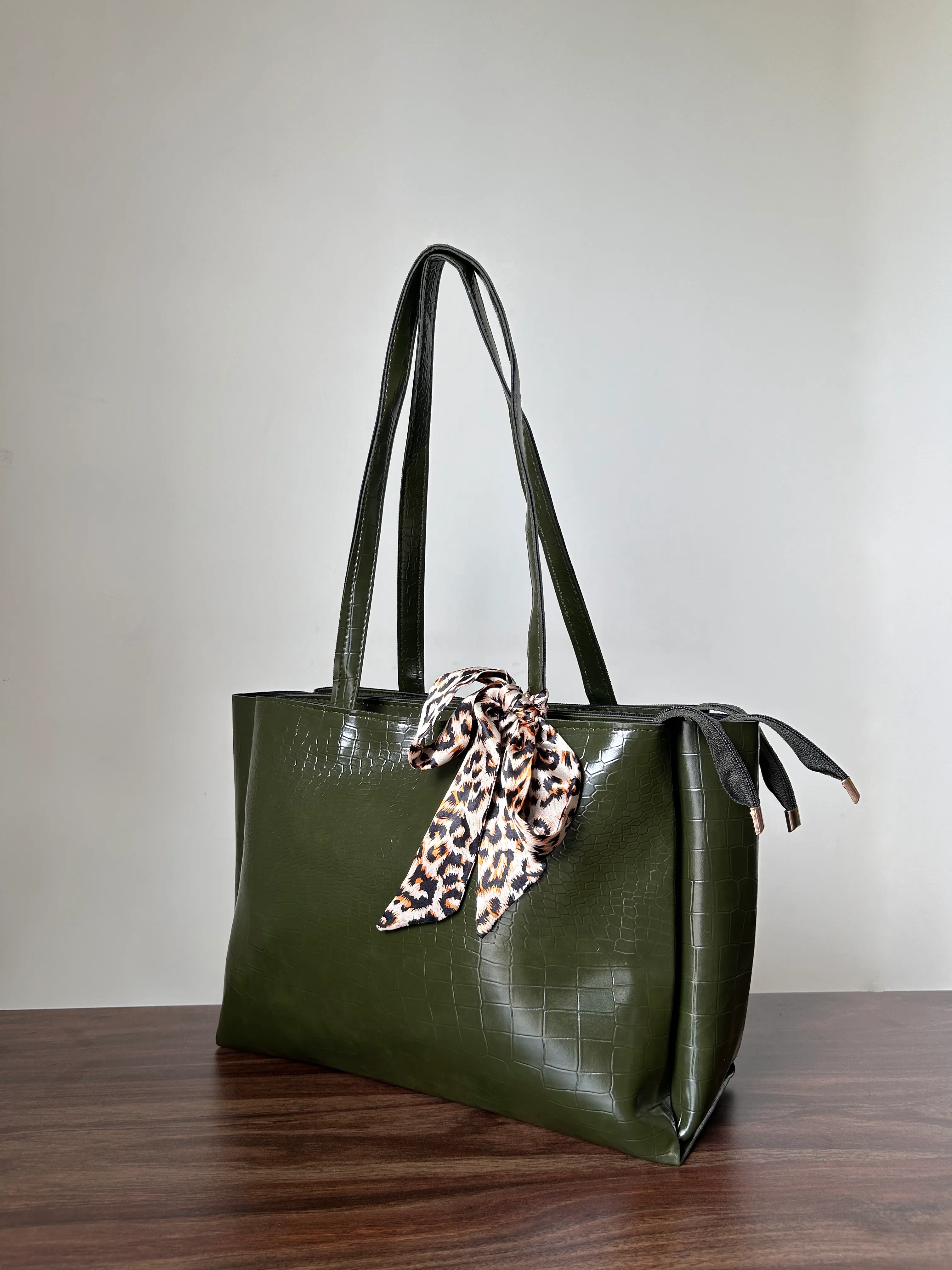 Multi Color Spacious Tote Bag