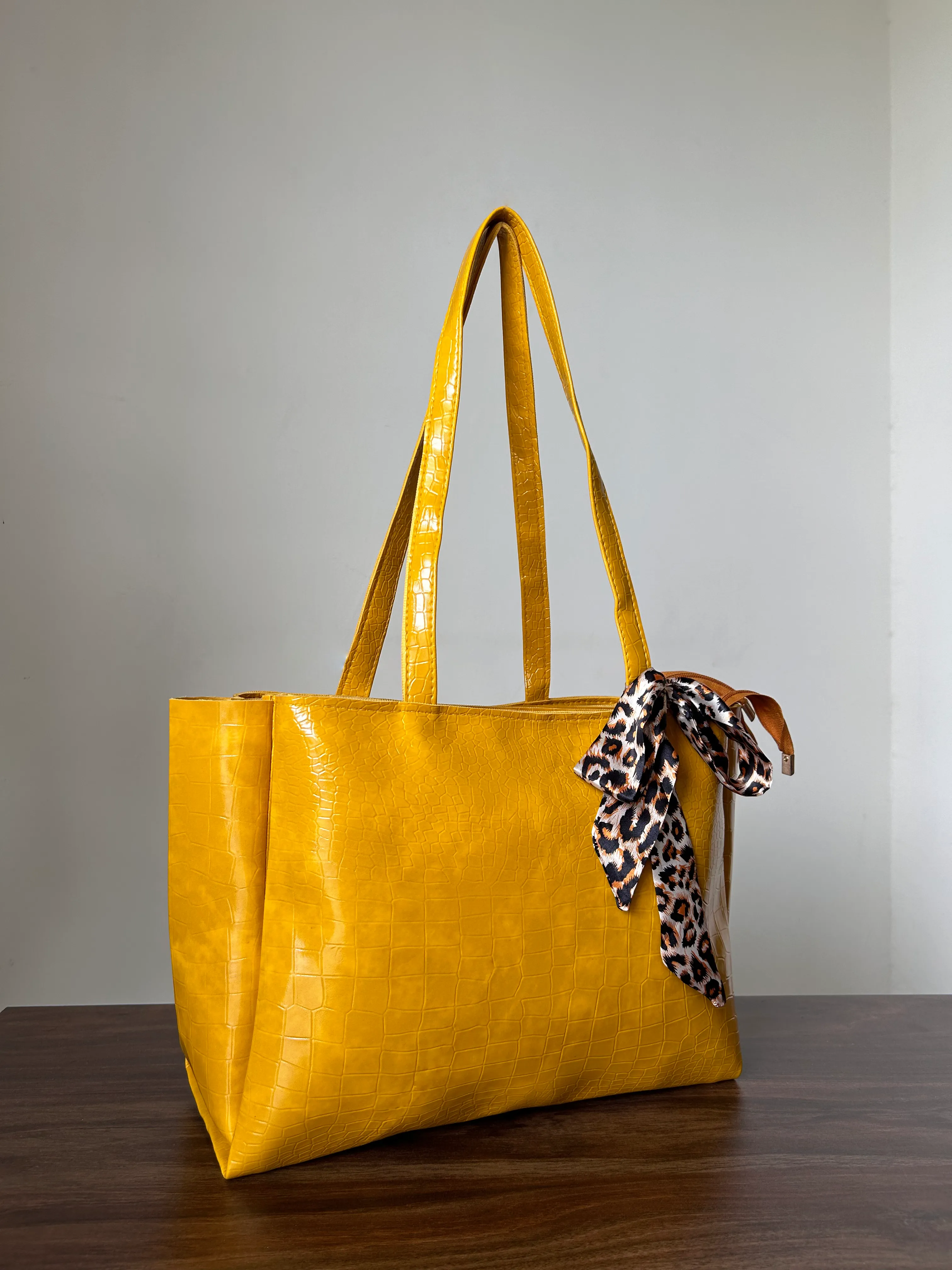 Multi Color Spacious Tote Bag