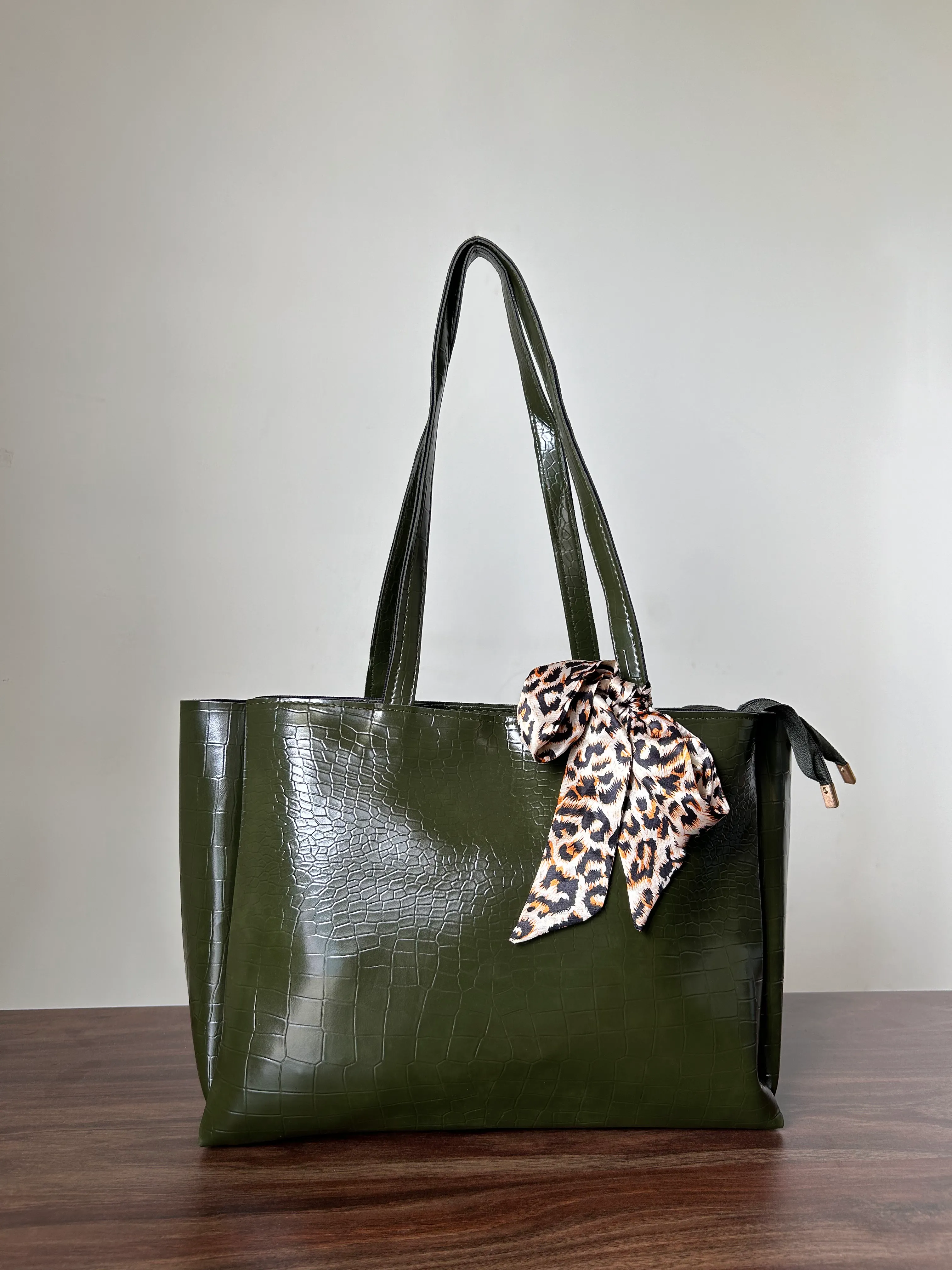 Multi Color Spacious Tote Bag