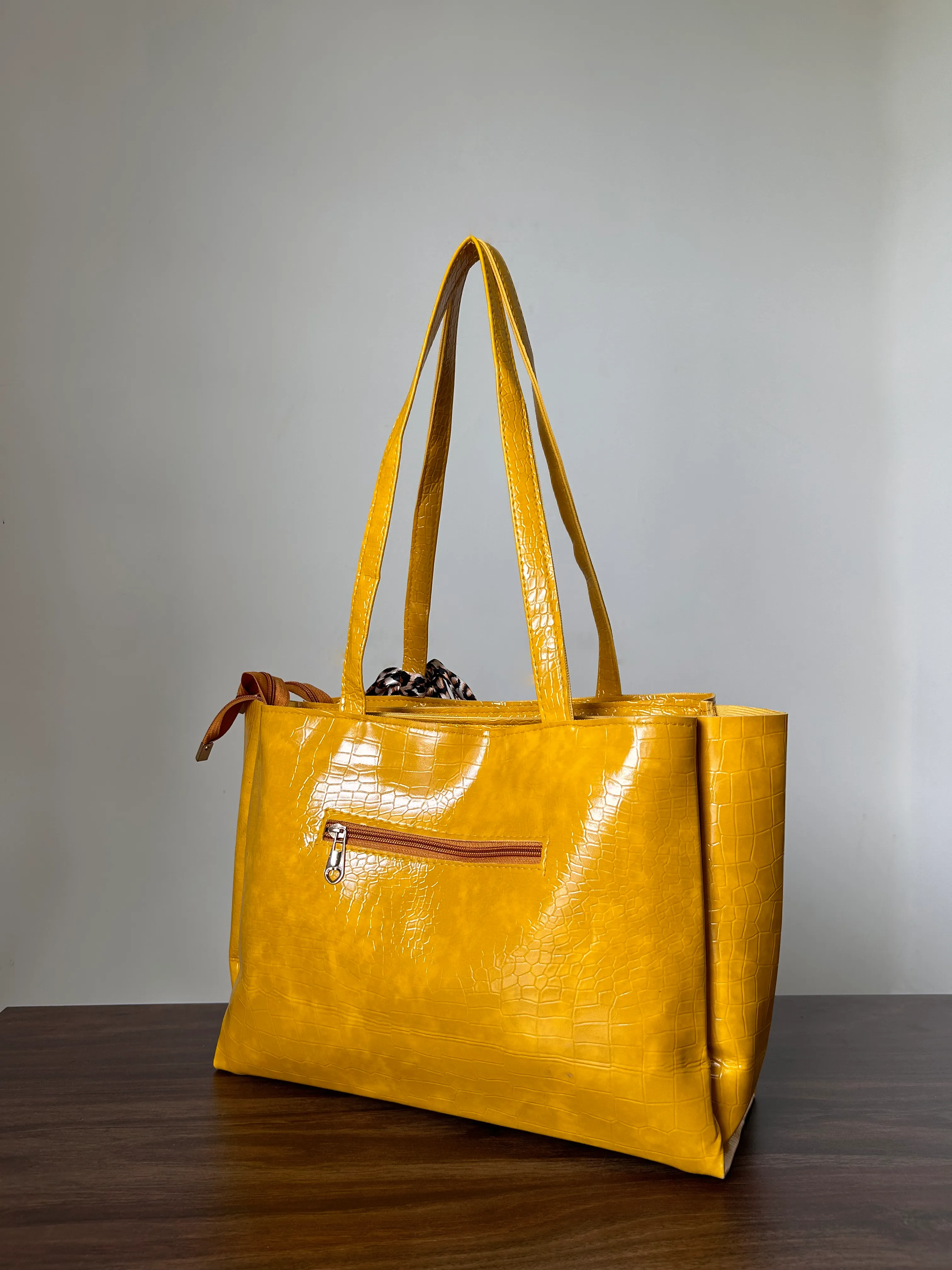Multi Color Spacious Tote Bag