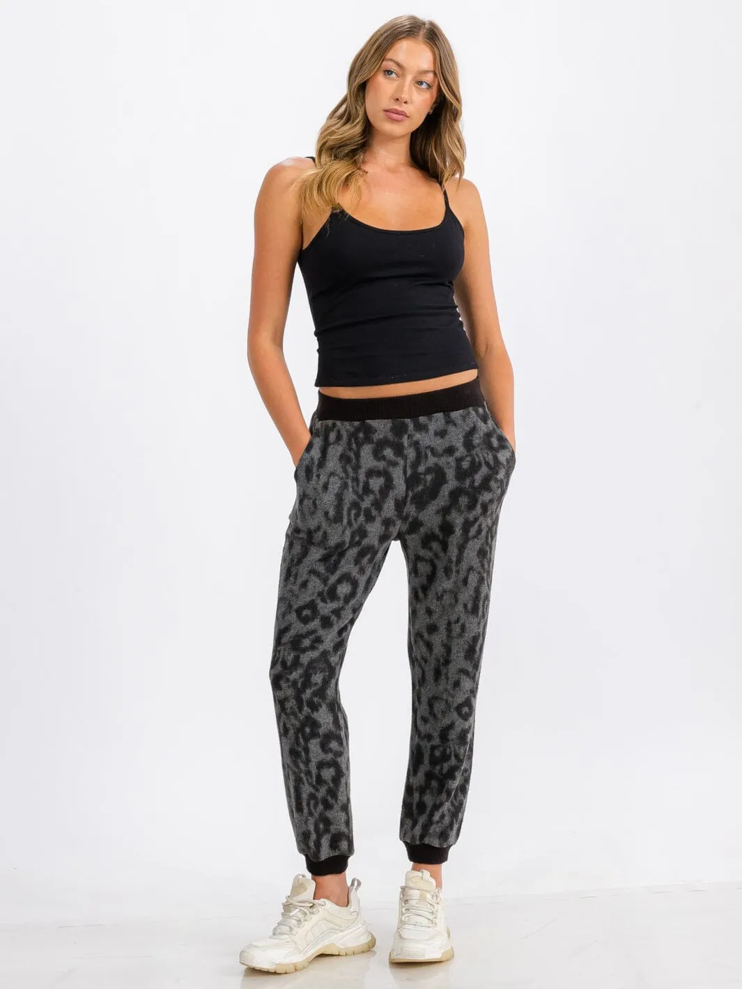 WOMEN'S ELASTIC WAIST FRONT POCKET ANIMAL PRINT FLEECE JOGGER SWEATPANTS