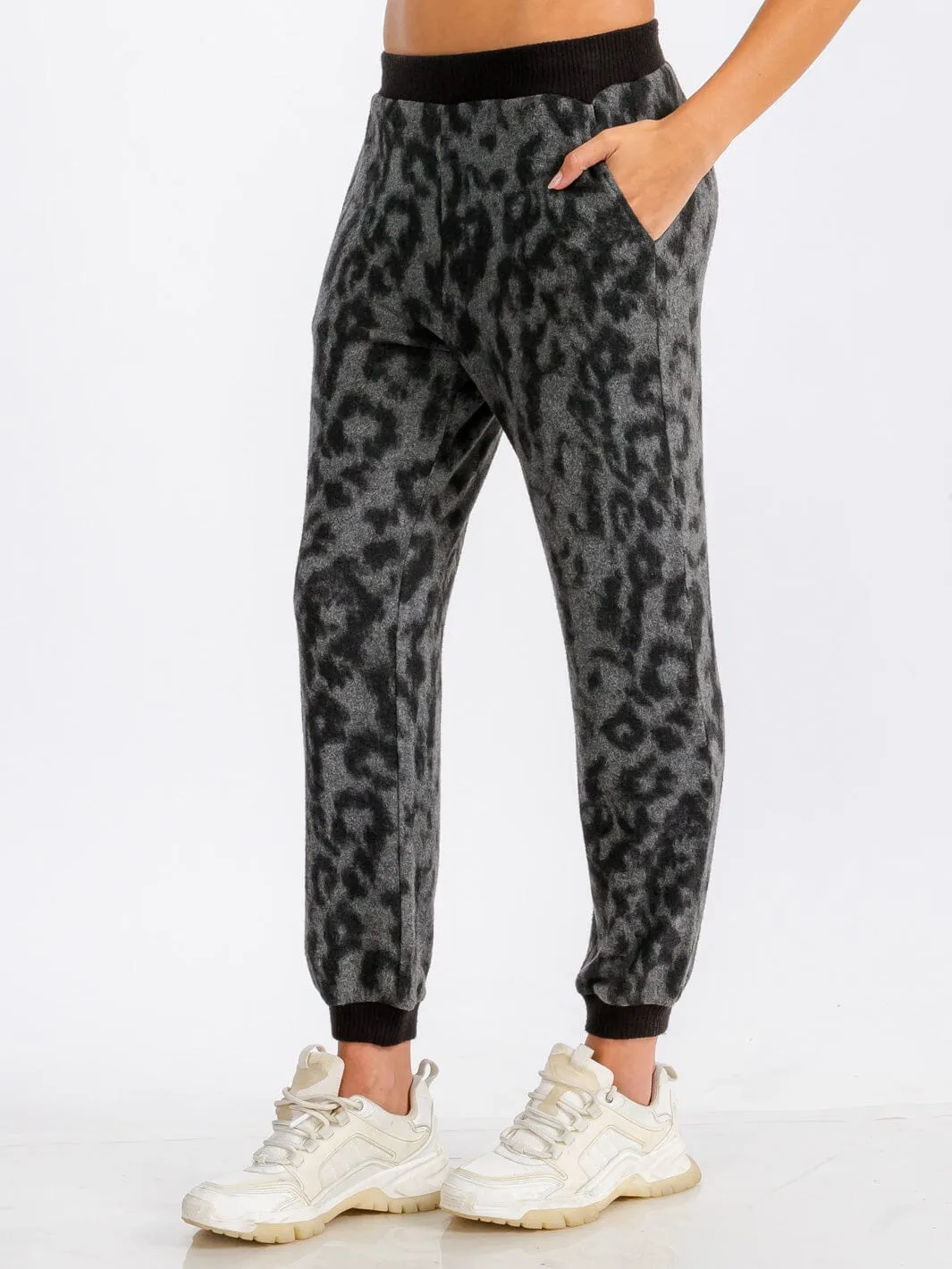WOMEN'S ELASTIC WAIST FRONT POCKET ANIMAL PRINT FLEECE JOGGER SWEATPANTS