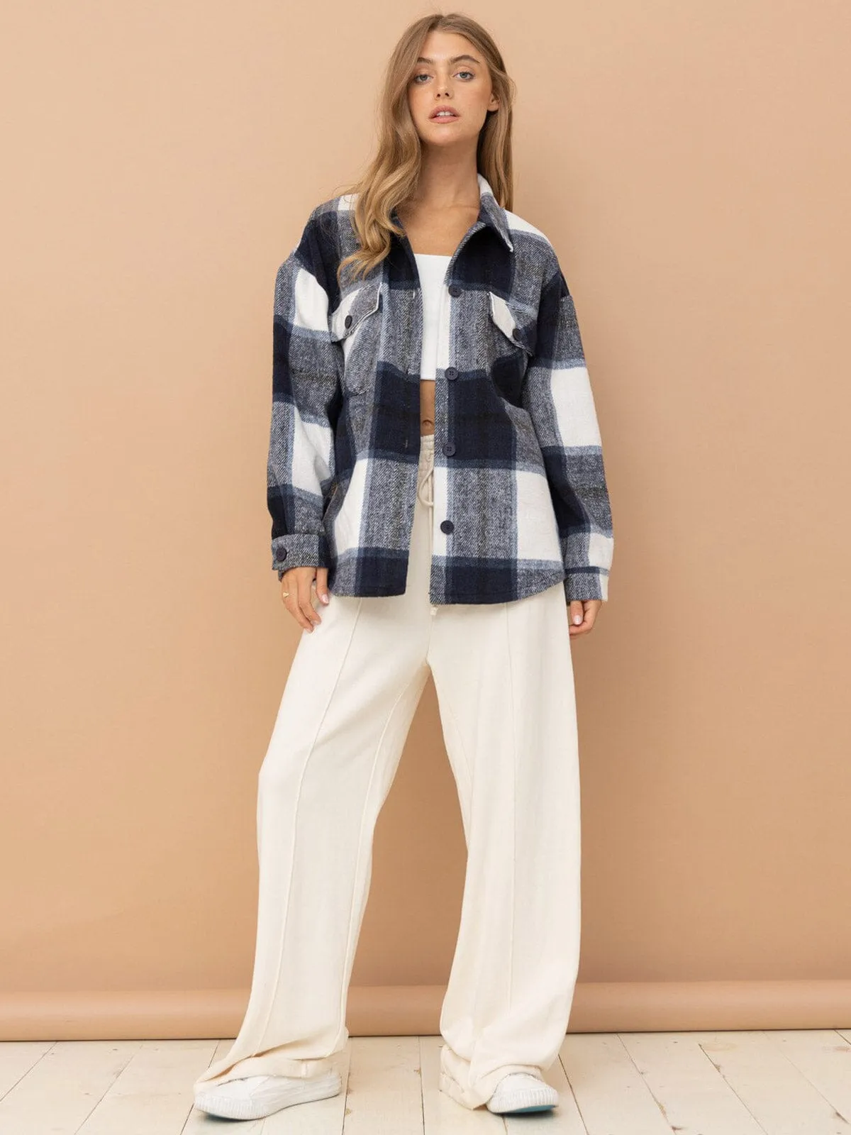 WOMEN'S LONG SLEEVE BUTTON CLOSURE FRONT POCKETS PLAID JACKET