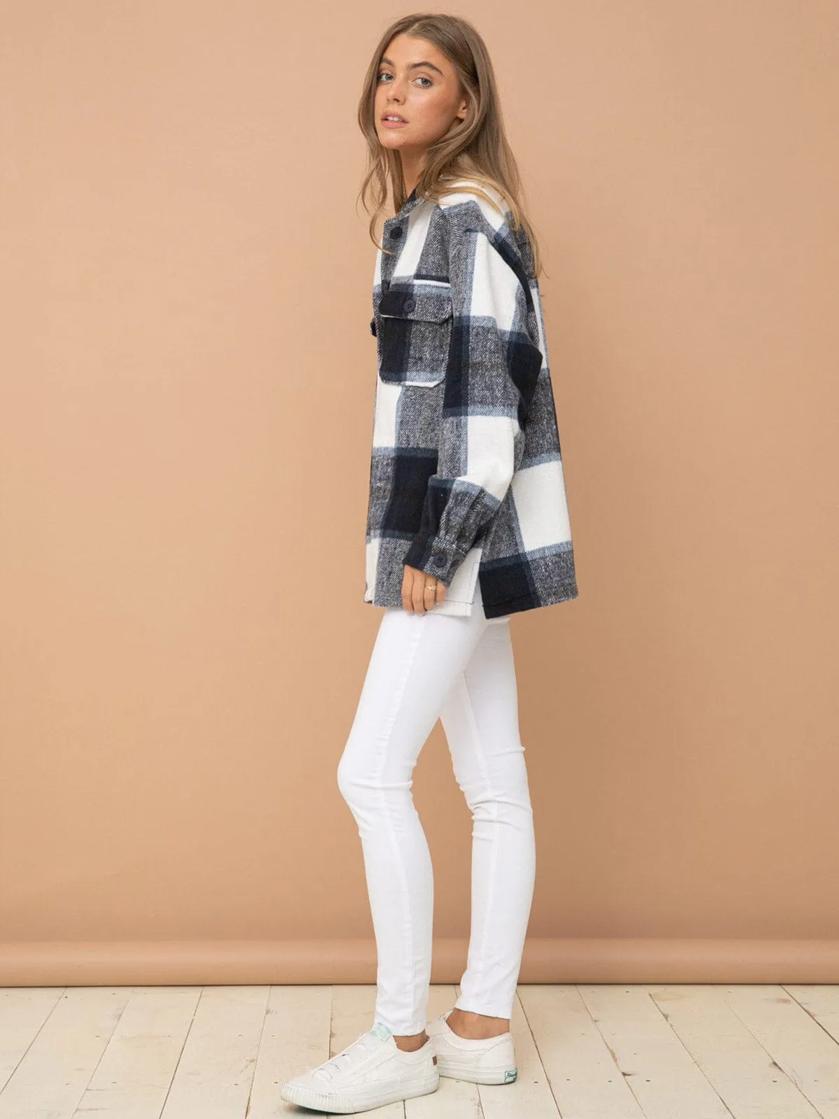 WOMEN'S LONG SLEEVE BUTTON CLOSURE FRONT POCKETS PLAID JACKET