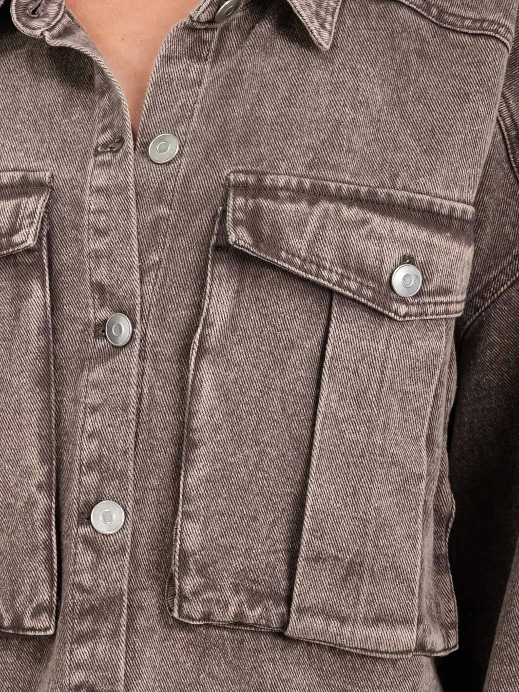 WOMEN'S LONG SLEEVE BUTTON UP FRONT POCKETS WASHED DENIM JACKET