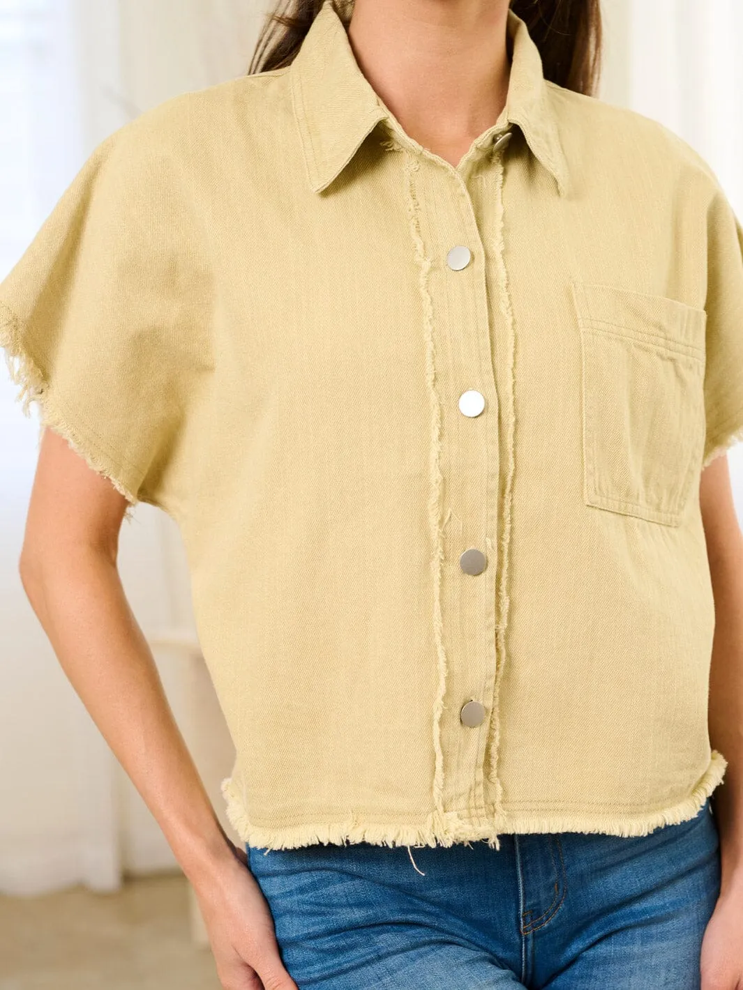 WOMEN'S SHORT SLEEVE BUTTON CLOSURE FRONT POCKET DENIM TOP