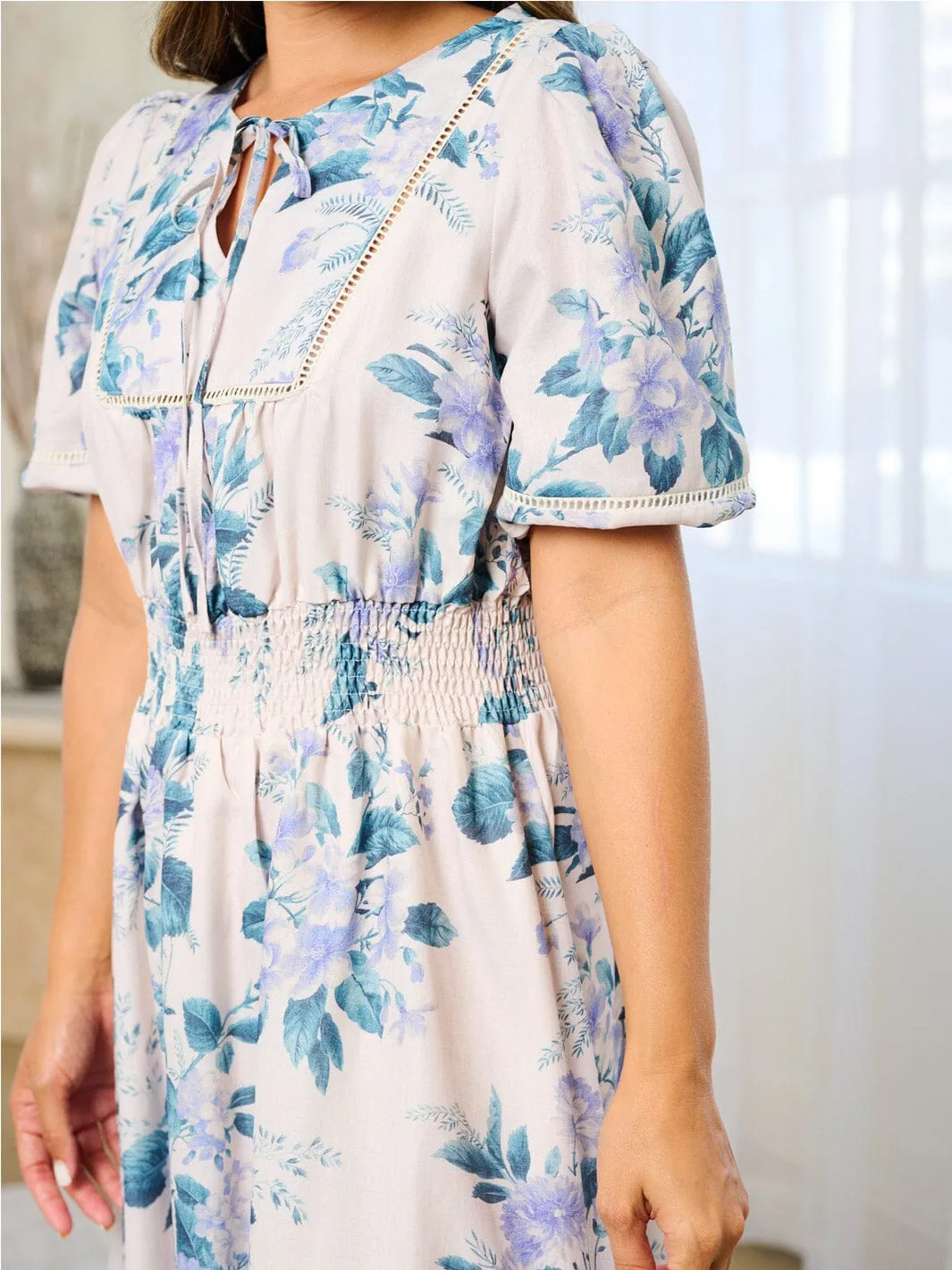 WOMEN'S SHORT SLEEVE TRIM DETAILED FLORAL MAXI DRESS