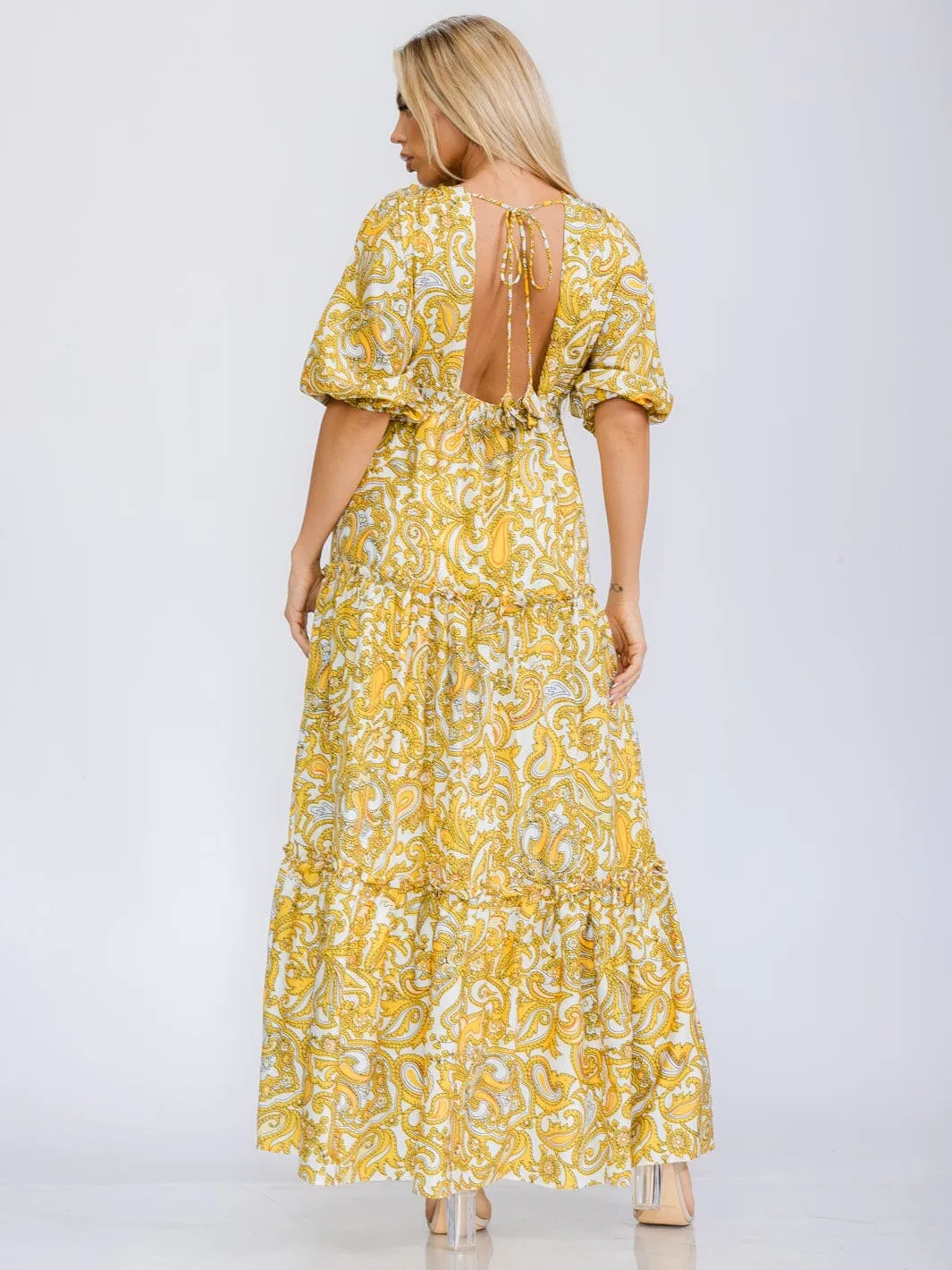 WOMEN'S SHORT SLEEVE V-NECK TIERED PAISLEY PRINT OPEN BACK MAXI DRESS