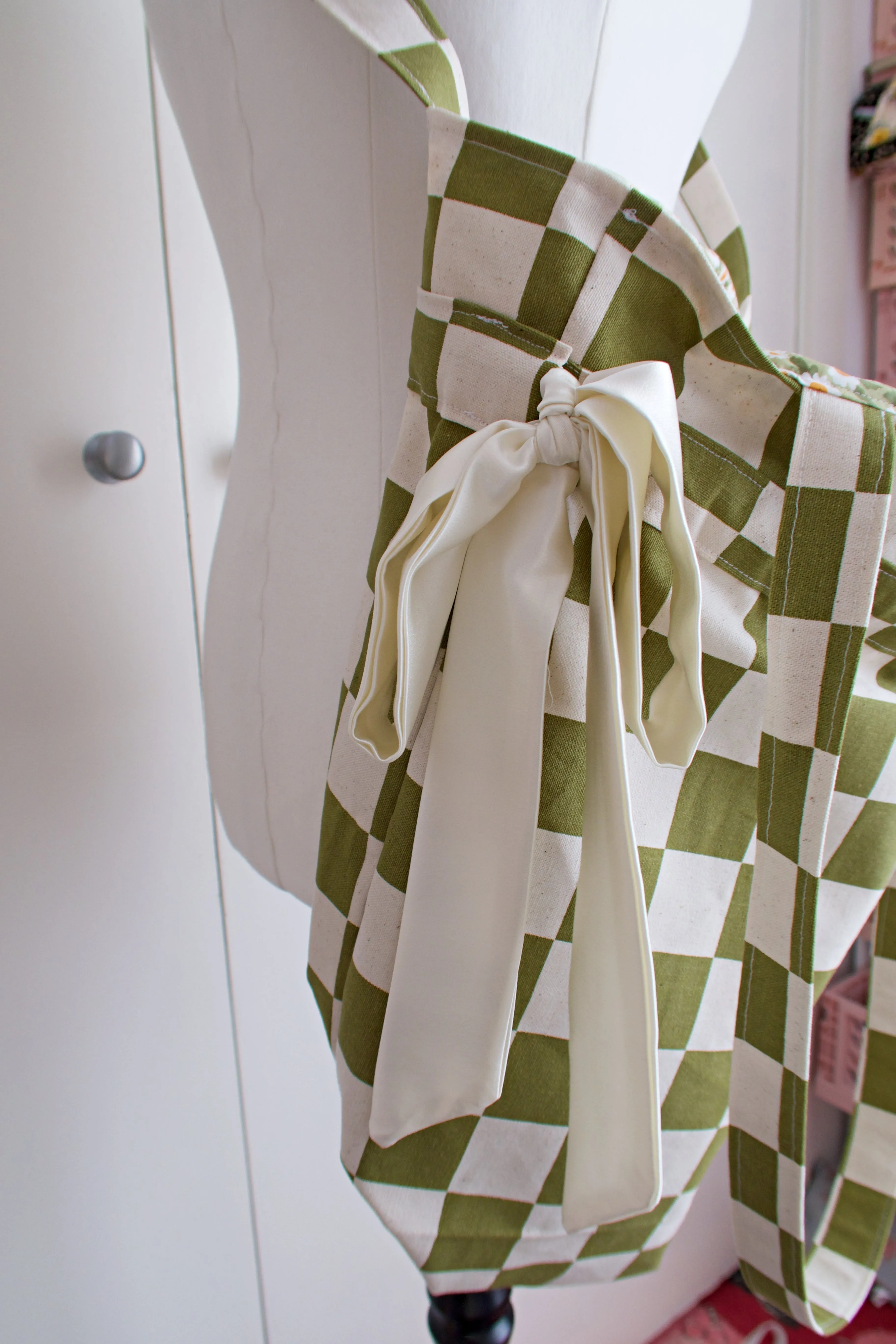 Yogi Bow Tote Bag